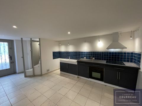 Devenir propriétaire immobilier avec cette maison de village sur le territoire de Villeneuve-Lès-Béziers. L'intérieur de 65m2 est composé de 2 chambres, un coin salon de 26m2, un espace cuisine et une salle de bain. La construction s'est achevée en 1...