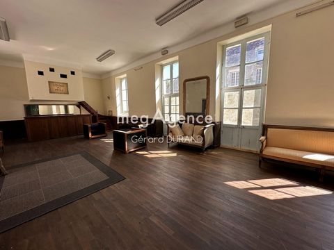 Belle bâtisse propice à la réalisation d'un commerce ou de projets évènementiels / artistiques