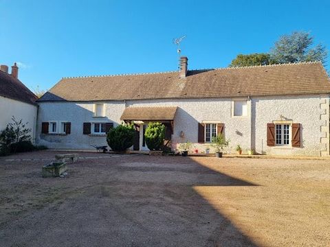 Je vous propose à 10 minutes de SAINT AMAND MONTROND et à 25 minutes de BOURGES cette ferme rénovée Elle se compose au rez-de-chaussée, d'une grande entrée, une cuisine équipée et aménagée, une salle à manger, donnant sur belle véranda chauffée de 31...