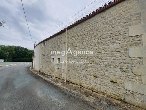 ENSEMBLE IMMOBILIER - 2 CHARENTAISES AVEC PISCINE