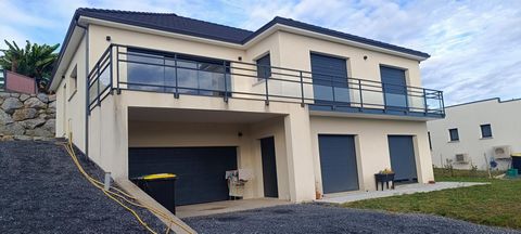 SAUVAGNON a 10 minutes de Pau Maison d architecte de 200m2