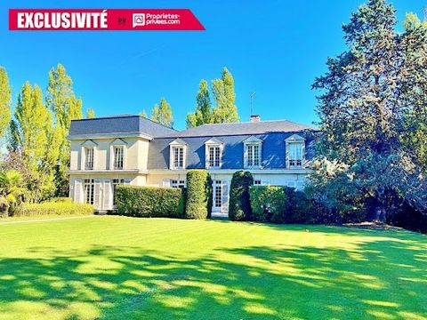 EXCLUSIVITÉ - YVRAC 33370 - A 15 km de BORDEAUX - Maison Bourgeoise idéale grande famille ou projet gîte de réception/Chambres d'hôtes - Présentée par Emmanuel BEIGBEDER Conseiller en Immobilier Au calme et sans vis à vis, cette magnifique demeure bo...