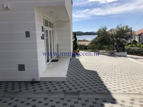 Luxury aparthotel of 800 sq.m. (netto) with terraces of 100 sq.m. for sale, situated in an attractive location on the island of Čiovo, only 100 m from the sea. It stands on the plot of 801 sq.m. near popular sandy beach and all amenities (restaurants...