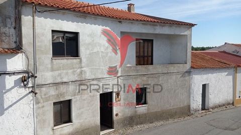 House under construction in the village of Monte da Pedra. Characteristics: ground floor - 1 bedroom - kitchen - bathroom - large lounge with fireplace - backyard overlooking the stream 1st floor - 3 bedrooms - 1 bathroom - balcony Mark your visit no...
