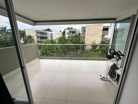 Verkauf von Nice Apartment im vierten Stock -Condomnio Pance - schöne Aussicht Fläche : 160mts Renoviert Admon :$560.000 Investition: $750.000.000 Es besteht aus: 3 Schlafzimmern, alle mit eigenem Bad. Das Hauptgebäude mit Balkon und Ankleideraum. Se...