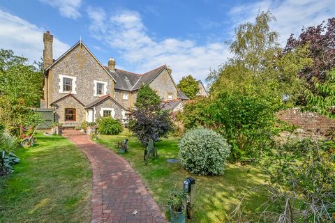 PROPERTY SUMMARY Manor Croft is an impressive Grade II Listed residence which has been designed for versatility. This is classic town house arranged over three primary floors and provides a total of 3068 sq ft of living accommodation which comprises:...