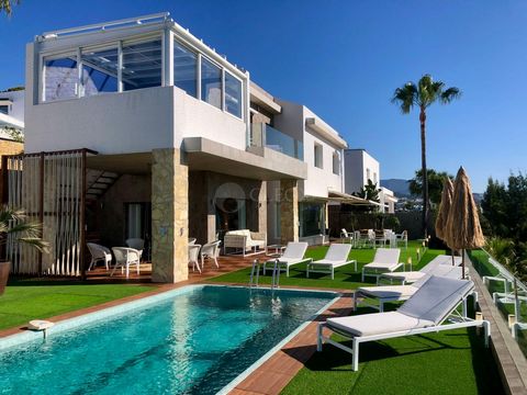 Villa for sale in Benahavis, with stunning panoramic views to the sea, golf and the mythical mountain of Marbella, La Concha. The house is located in a very quiet street, front line to Atalaya golf. The villa is very private and was recently renovate...
