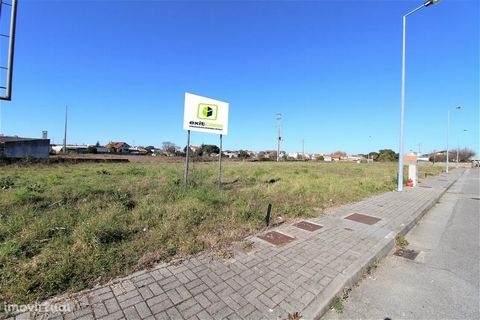 Plot of land located in the center of Estarreja and 10min from Torreira Beach. Allotment approved for housing construction. Features of the Zone: Estarreja is a Portuguese city, located in the district of Aveiro, bordered to the north by the municipa...
