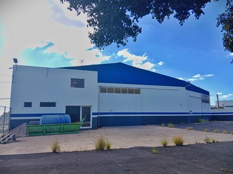 INDUSTRIAL WAREHOUSE FOR SALE. For sale industrial warehouse located on rustic land in the municipality of Arona, between the area of La Camella and Cabo Blanco, with a constructed area of 1,500 m2 and plot of 10,000 m2. Excellent location in the Sou...