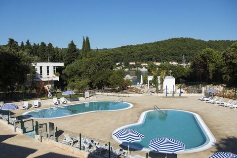 In a quiet bay, also called Shell Bay, surrounded by lush greenery and just two kilometers from the pretty old town. The apartments of the complex were recently renovated and completely refurbished. Together with the Hotel Port 9, which is 100 to 300...