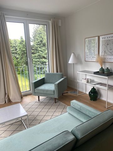This friendly, quiet and sunny apartment, which is located on the 2. floor of a small apartment building (6 parties), is ready to move into. The house was only recently completed. In the two beautiful rooms with floor-to-ceiling windows and 2 terrace...