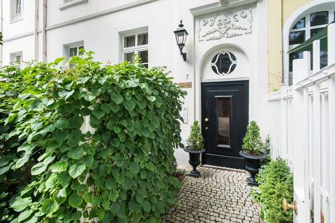 Das Guesthouse befindet sich in sehr ruhiger Lage im Frankfurter Westend und bietet möblierte Wohnungen in unterschiedlichen Größen zwischen 25qm – 45qm an. Die Apartments bieten eine Küchenzeile, geräumige Duschbäder und teilweise Balkons mit Blick ...