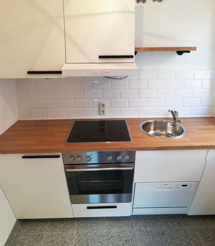 This beautiful property was renovated and refurbished just 6 months ago. The fully furnished apartment is on the third floor and offers a great view. Can be obtained from 01.06.21. The apartment has a large, inviting room. A current energy certificat...