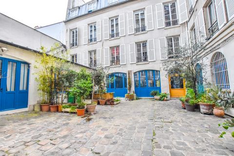 This flat is located on the ground floor of a typical Parisian building. It is located in the heart of Paris and has been refurbished to 30m2 and is composed of : - A living/dining room with sofa bed for 1 person - Fully equipped kitchen (fridge, ind...