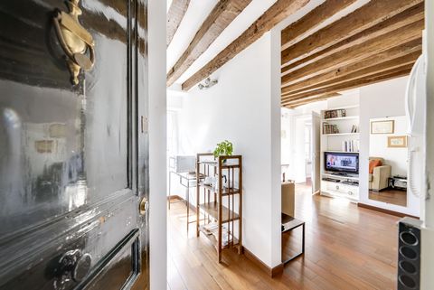 Situated on the corner between Rue des Saints Pères and Rue Jacob, the apartment is on the 4th floor with elevator. It consists of a living room, bedroom, bathroom and a fully equipped kitchen. The apartment is elegantly furnished combining contempor...