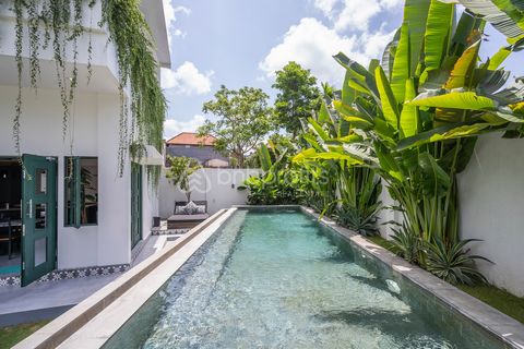 This 4-bedroom villa located in the sought-after area of Berawa boasts a generous land size of 3,10 are and a spacious build size of 307 square meters. The villa features four beautifully designed air-conditioned bedrooms, each with its ensuite bathr...