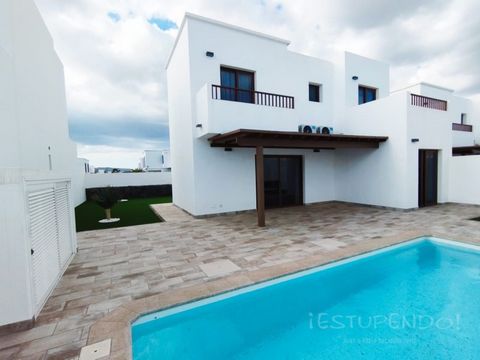 Looking for a beautiful villa that's in perfect condition? Look no further than this stunning two-story property located in the sought-after area of Las Coloradas. With a spacious living room that boasts sliding doors leading to an impressive terrace...