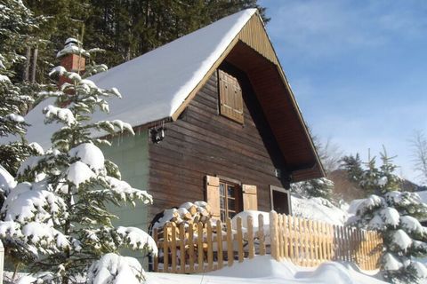 This rustic, detached chalet/alpine hut for a maximum of 4 people is located at 1300 meters above sea level, in the middle of the Präbichl ski area in Vordernberg in Styria and offers a fantastic view of 5 2000m peaks. The chalet offers a spacious li...