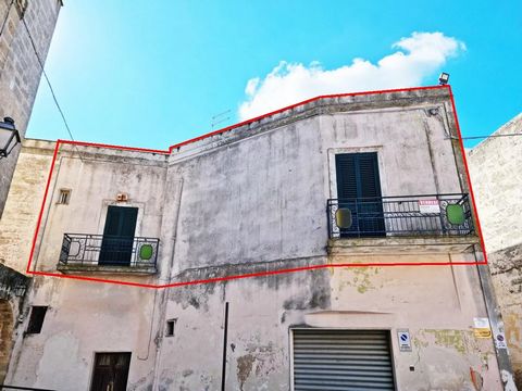 Welcome to the beating heart of the historic medieval town of Oria, where history meets modernity in an embrace of timeless elegance and charm. Located in the charming Piazza S. Giustino de Jacobis, this early 20th century apartment represents a real...