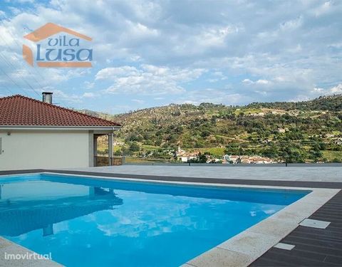 Quiet villa with excellent sun exposure for an unforgettable holiday in the countryside. Relatively new, rustic and current house with a sunny outdoor pool with magnificent views over the valley and the beautiful Douro village of Loivos da Ribeira. T...
