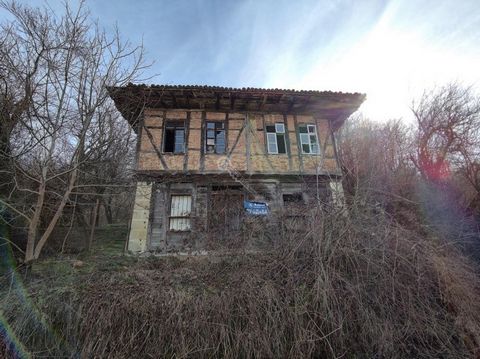 !!! REDUCED PRICE!! Imoti Tarnovgrad offers you an old house in the Elena Balkan, namely the village of Palitsi. The house is an old construction, authentic for the area, composed of two levels. The first one is from the base of hewn stone and is a l...