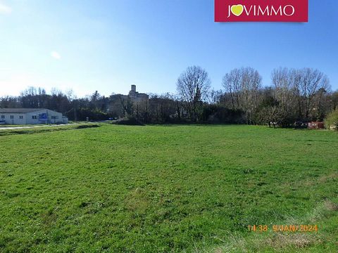 Located in Fumel. CLASSIFIED AGRICULTURAL LAND IN A NATURAL AREA ON THE EDGE OF THE LEMANCE 87 A 26 CA JOVIMMO votre agent commercial Fabienne ROYER ... In the town of FUMEL, for sale plots of land classified as a natural zone. This entire land consi...