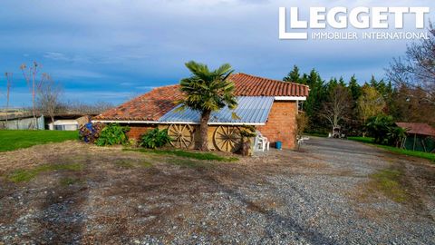 A26175AK31 - This LONGERE style FARM is located next to the town of LATRAPE, without noise and with an EXTRAORDINARY VIEW on the PYRENEES CHAIN. It is set on a 7,000 m2 plot, with several fruit trees on the right-hand side as you arrive. It is reache...