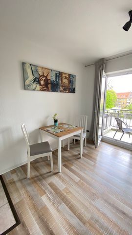 Beautiful and newly renovated apartment facing the quiet backyard. The west balcony invites you to linger. The apartment is equipped with everything necessary for a relaxed stay and is also suitable for working from 
