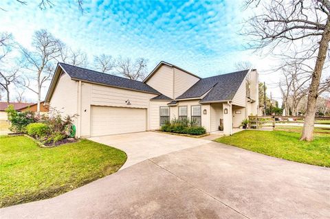 Gorgeous, updated ranch style home with pool & contemporary accents at the end of a tranquil culdesac st on 1.15 serene acres zoned to highly desired Lamar Consolidated ISD schools including coveted Frost Elem! Don't just live near the park, live IN ...