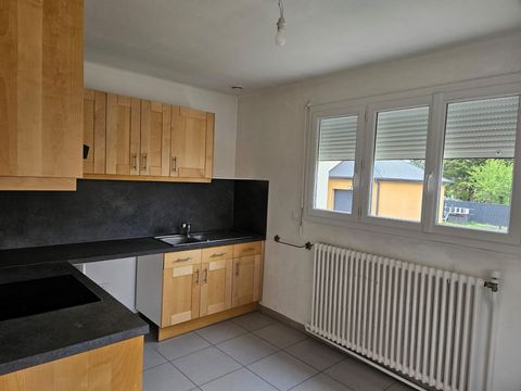 DWELLING HOUSE IN SAINT-JEAN-LE-BLANC, very pleasant living environment, On an enclosed and tree-lined plot of approximately 600 m², a house of 122.72 m² living space, comprising: on the ground floor entrance, hallway , living room, fitted kitchen op...