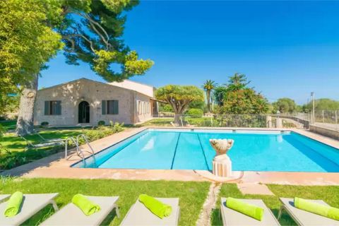 We welcome you to this magnificent Majorcan manor house with large outdoor spaces, gardens and an extraordinary pool, located in the coastal area of Porto Colom. It can accommodate 9 people. This stunning home is a magnificent example of Mallorcan ar...