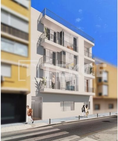 Centrally Located Flats in Torre del Mar near the Beach Torre del Mar is a coastal region located in the northern parts of Spain. Torre del Mar is a popular area in the Vélez-Málaga that attracts tourists with beautiful highlands. Torre del Mar is a ...