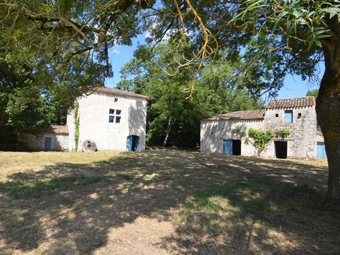 Summary 15th century mill with outbuilding set on approx. 1,9HA land, located in the countryside at approx.10 minutes from Montaigu de Quercy. This charming and authentic mill is located in a peaceful location: entrance through the mill room of appro...