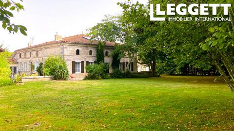 A23857ELM17 - Located in a small hamlet in the south of Charente Maritime, this large bourgeois house offers you a peaceful and pleasant living environment. Original elements such as stone walls, wooden floors, large fireplaces and exposed beams have...