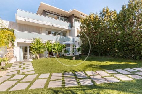 HOUSE FOR SALE IN EL BOSQUE Aproperties presents this beautiful 237 m2 villa on a 500 m2 plot, in the El Bosque Urbanization. The property stands out for its luminosity due to its large windows that allow projection to the garden and mountain views, ...
