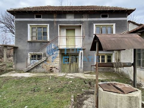 REDUCED PRICE! Top Estate Real Estate offers you a two-storey house with a well in the village of Patresh, Veliko Tarnovo region. The village of Patresh is located 8 km from the town of Pavlikeni and 45 km from the town of Veliko Tarnovo. The first f...