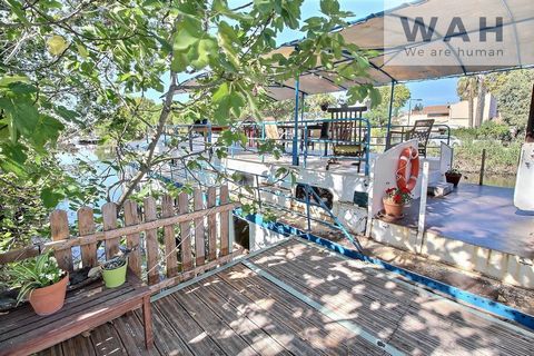 SALE HOUSEHOUSE FREYCINET 7 rooms in the town of Aigues Mortes, close to the city center, 40 minutes from Nîmes and Montpellier. This barge of 125 m2 is composed of a living room with open and equipped kitchen, a living room, three bedrooms, a bathro...