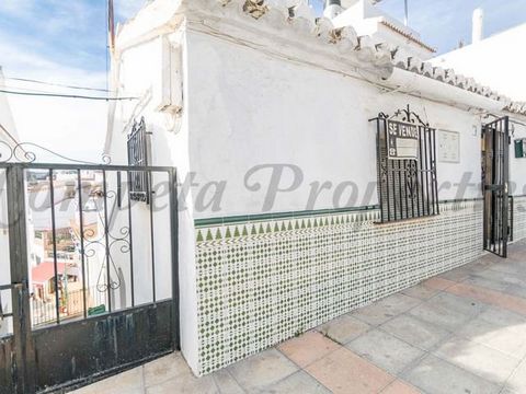 This village house in Sayalonga is situated in one of the main streets of this wonderful village, only 1 minute from the main square. Part of the roofs have been changed but other parts need some work. It has a great potential with 160 m2. The house ...