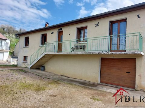 VAUX SUR BLAISE, quiet village near Wassy. Pavilion on basement, 115m2, built in the 80s on a beautiful plot of 923m2 closed and sported. On the ground floor: an entrance with cupboard, a bright living room of 38m2 with access to a balcony, a fully e...