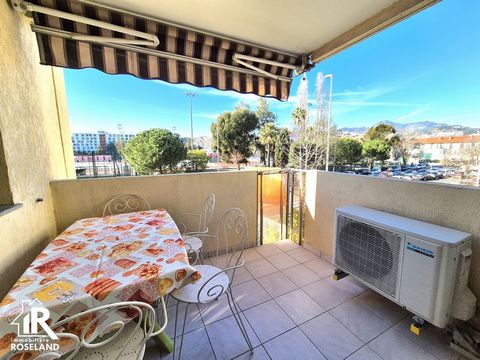 VAUBAN. Exclusivity! In the heart of the Vauban district, large 3-room corner apartment of 76 m2 in very good condition, located in a building of good standing. It is composed of a large air-conditioned living room of 27 m2 opening onto a pretty litt...