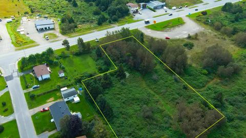 Do you have a business project? Land with an area of more than 7,900 m2 available quickly! It is located in a strategic area in the City of Ste-Anne-des-Monts in the Gaspé Peninsula. A must-see! INCLUSIONS -- EXCLUSIONS --