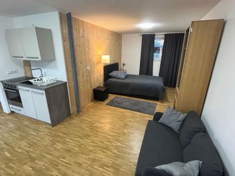 The property is located in Rutesheim. The bus stop is around the corner. There is a bakery, a café and a supermarket within walking distance. Further away there are also several shopping facilities, schools and kindergartens. Very good medical care, ...