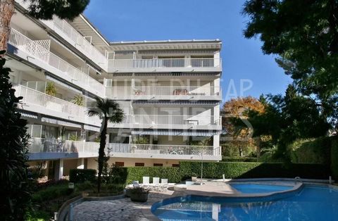 Nice 3bedroom apartment in a small residence with swimming pool, located within a walking distance from the beaches of Salis and the sea. The apartment consists of a vast living room opening onto a large terrace, 3 bedrooms (2 of which open onto the ...