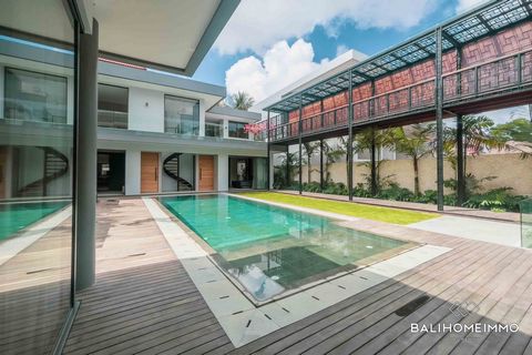 -   Presenting a pinnacle of modern luxury, this freehold property in Ungasan, Uluwatu, offers an unparalleled living experience. Located within a less than 5-minute drive to the renowned cultural park Garuda Wisnu Kencana, this three-story property ...
