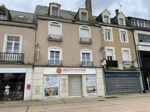 FOR SALE, in the city center of Sablé sur Sarthe: Real estate complex comprising on the ground floor a commercial area of 110 m2. On the first floor: four rooms (three with water points). On the second floor two rooms and attic in surplus. The agency...