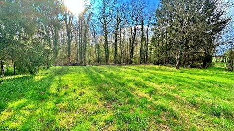 In the town of Arthaz-Pont-Notre-Dame, in a beautiful wooded environment, come and discover this building plot of 860m2, already serviced. Find all our ads on our website ... the agency Edelweiss Immobilier welcomes you and advises you for all real e...