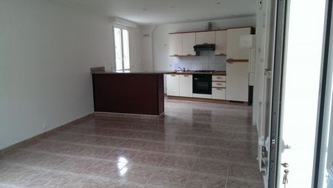 House divided into two apartments comprising: total basement divided into 4 cellars, on the ground floor a two-room apartment of 45m2 including entrance to living room with open kitchen, 1 bedroom, shower room with toilet on the 1st floor a duplex of...