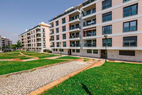 We present to you this sophisticated 2-bedroom apartment, situated in one of the most exclusive areas of Oeiras, where comfort and elegance come together in perfect harmony. This property stands out for its spacious terrace with excellent sun exposur...