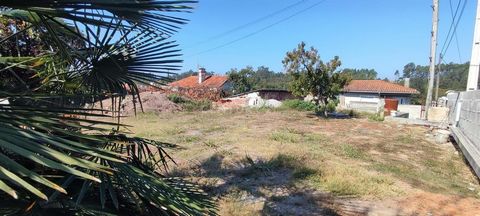 Ausgezeichnetes Grundstück zum Verkauf mit 230m² in Forjães, Esposende, nur wenige Schritte vom atemberaubenden Flussstrand des Flusses Neiva entfernt. Dieses Grundstück befindet sich in einer ruhigen und leicht zugänglichen Gegend und bietet die per...