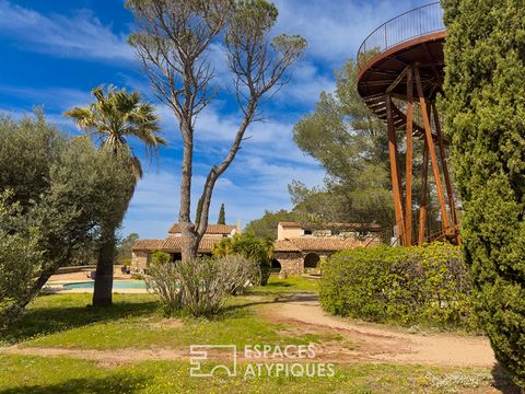 Sublim egendom genomsyrad av fascinerande historia och oöverträffad charm, inbäddad på topparna av Tour de Mare, i hjärtat av den charmiga staden Fréjus. Denna villa, som en gång var den berömda restaurangen La Pizzeria Rustique, representerar en uni...